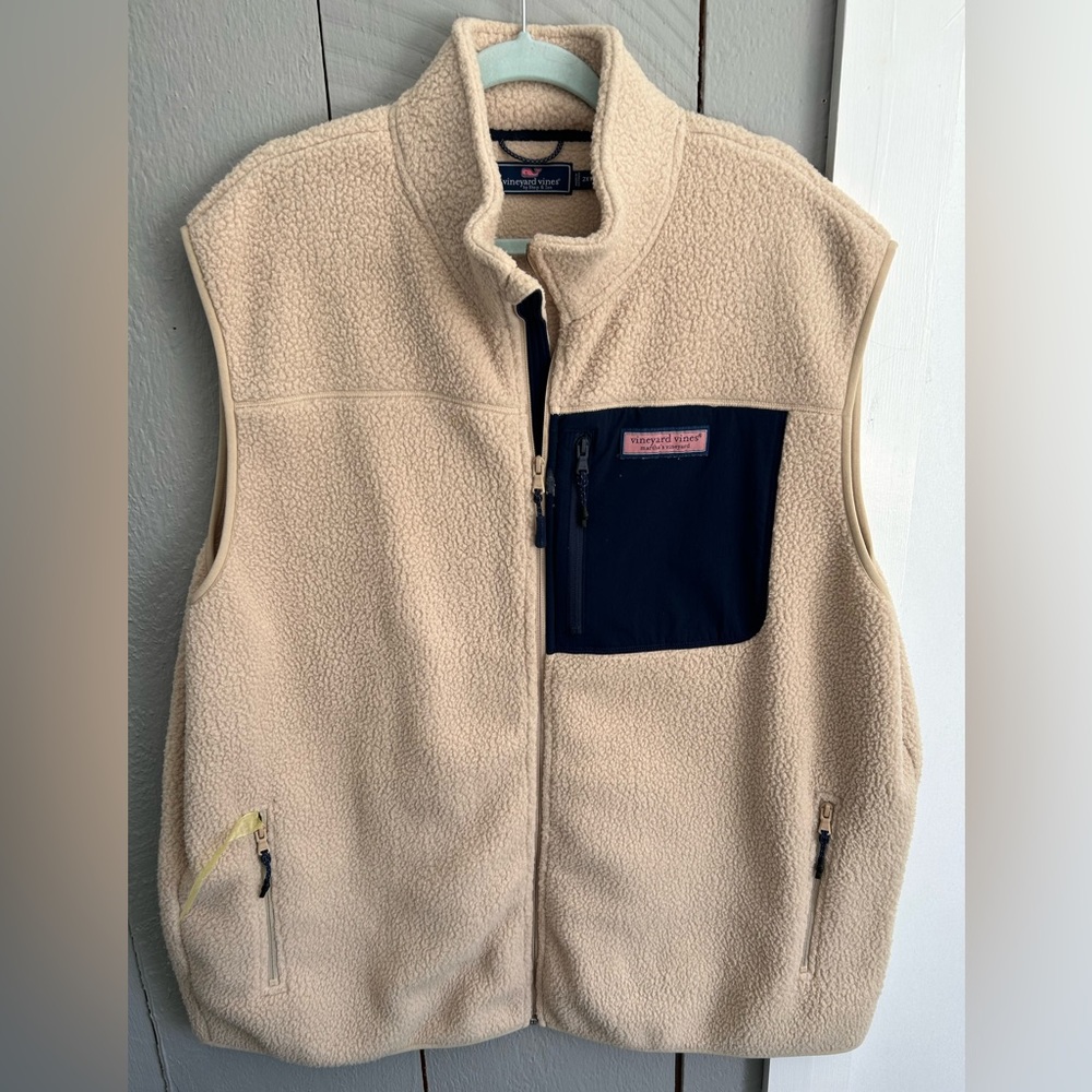 Men’s 2XLT Vineyard Vines Vest. Timeless piece. Worn twice. Perfect condition.